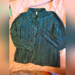 No boundaries dark green long sleeved button up.